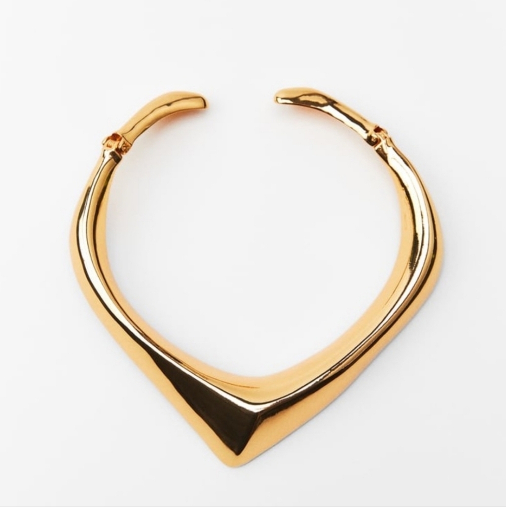 Elegant Gold Women's Bracelet